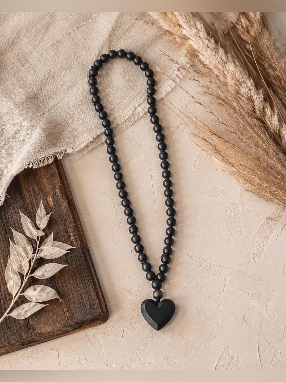 🖤 NWOT Black Wooden Heart & Bead Necklace – 32” Long Boho Festival Jewelry